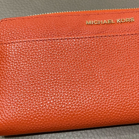 Michael Kors Long Zip-Around Wallet - Picture 4 of 6
